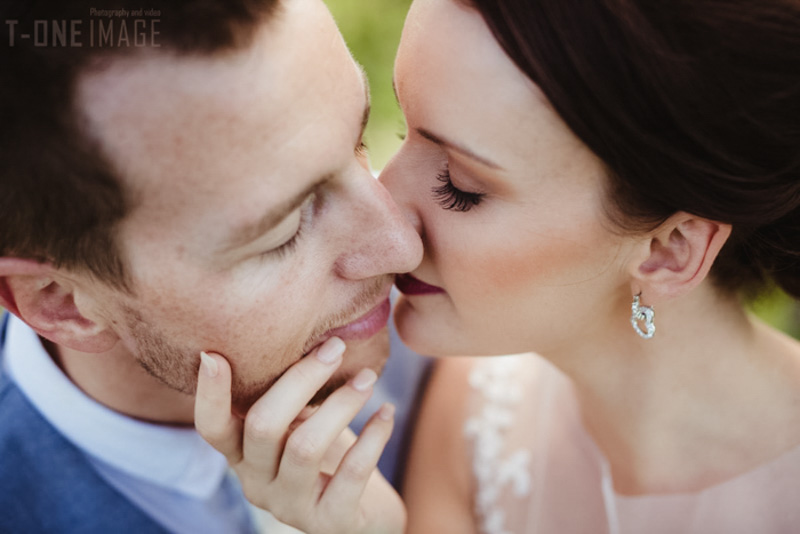 Tennille & Kraig's wedding @ Bush Bank NSW Melbourne wedding photography t-one image