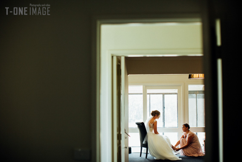 Andrew & Megan's wedding @ Cammeray Waters Woodend Vic melbourne wedding photography t-one image