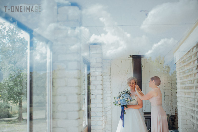 Andrew & Megan's wedding @ Cammeray Waters Woodend Vic melbourne wedding photography t-one image